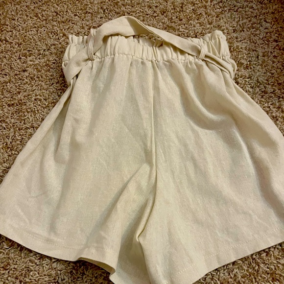 White shorts from secret - Picture 3 of 3